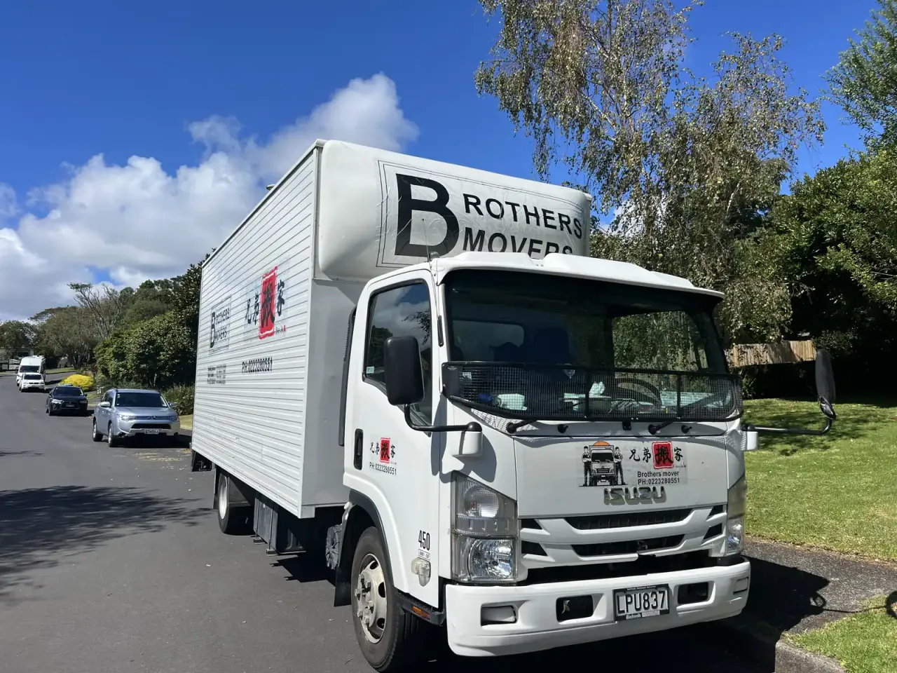 A Brothers Movers truck on an Auckland street