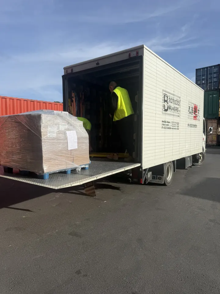 Shipping Container Pickup Service